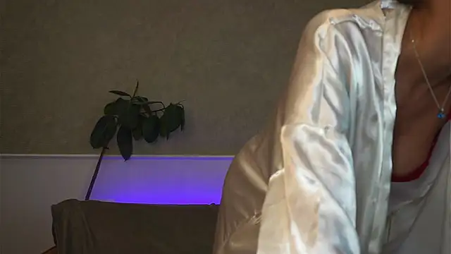 Brunette_Baby's sex show image