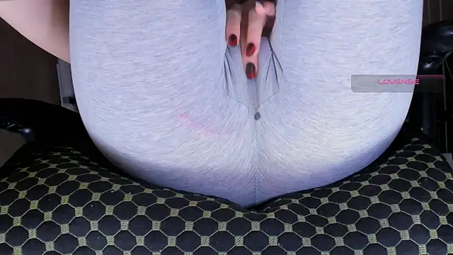 Cameltoe_squirt_inPants's sex show image