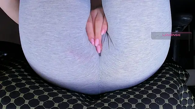 Cameltoe_squirt_inPants's sex show image