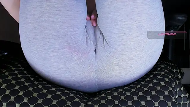 Cameltoe_squirt_inPants's sex show image