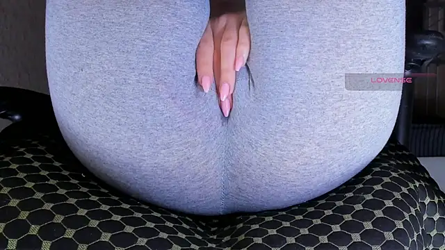 Cameltoe_squirt_inPants's sex show image