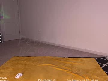 Изображение секс-шоу модели petitebrat Изображение секс-шоу модели petitebrat