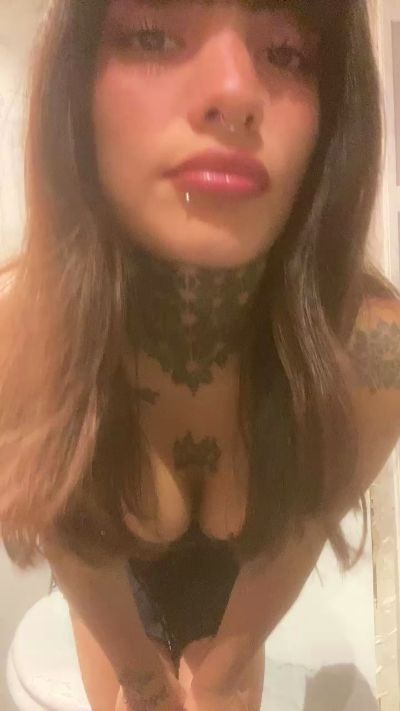 Kendaal's sex show image