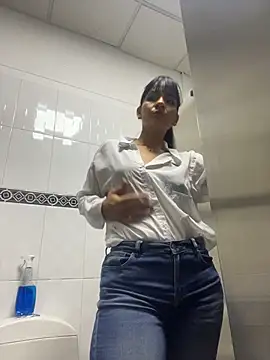 LuxeBrunetteXXX's sex show image