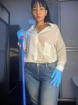 LuxeBrunetteXXX's sex show image