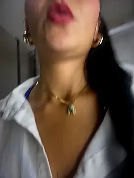 LuxeBrunetteXXX's sex show image