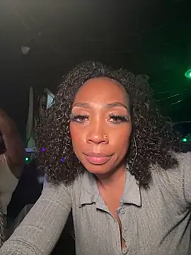 Изображение секс-шоу модели ForbiddenAddictions