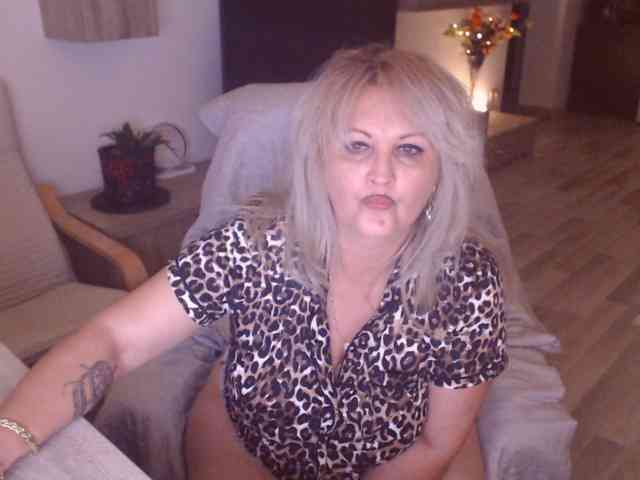 Изображение секс-шоу модели DivineBlond