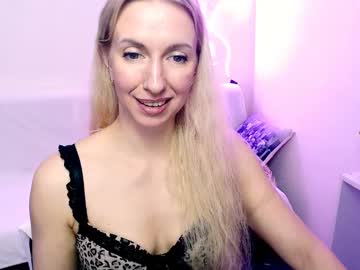 cute_smile_shy's sex show image