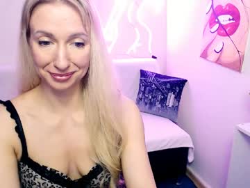 cute_smile_shy's sex show image