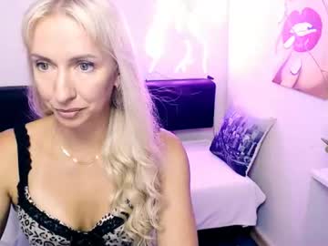 cute_smile_shy's sex show image