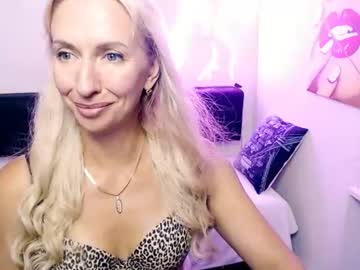 cute_smile_shy's sex show image