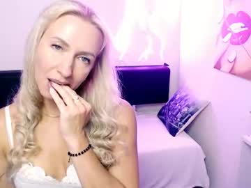 cute_smile_shy's sex show image