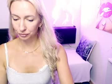 cute_smile_shy's sex show image