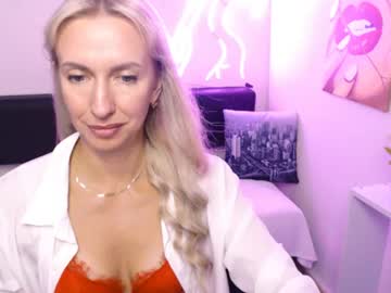 cute_smile_shy's sex show image