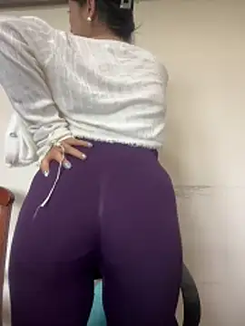 Yolanda9's sex show image