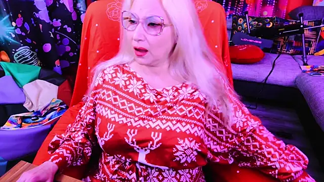 YOUR_MATURE_FANTASY's sex show image