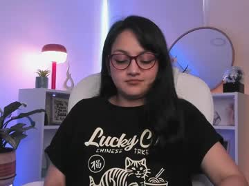 nahiapaws's sex show image