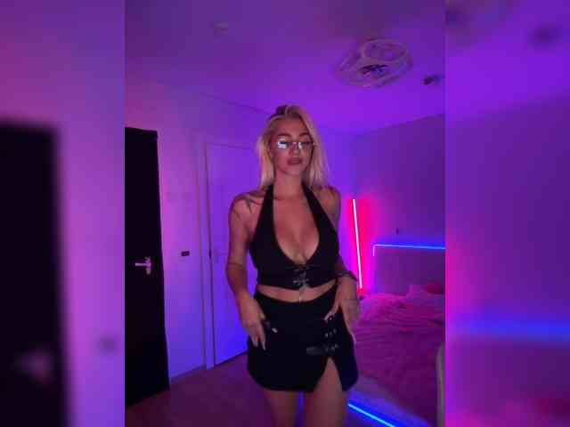 -AmazingBlonde-'s sex show image
