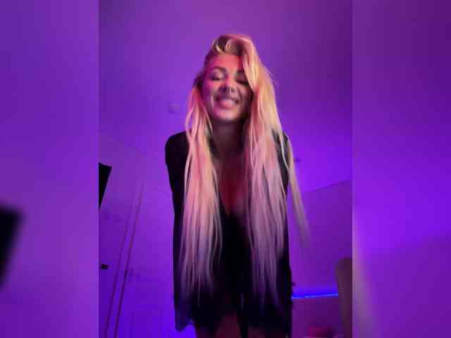 -AmazingBlonde-'s sex show image