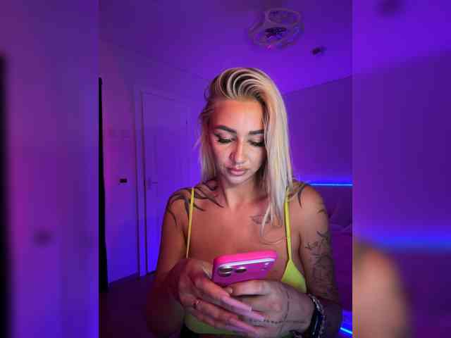 -AmazingBlonde-'s sex show image