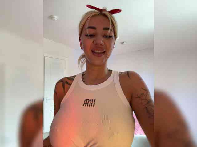 -AmazingBlonde-'s sex show image