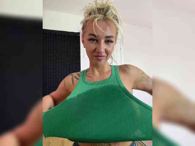 -AmazingBlonde-'s sex show image