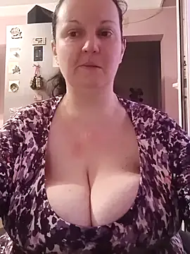 BustyLadyAlma's sex show image