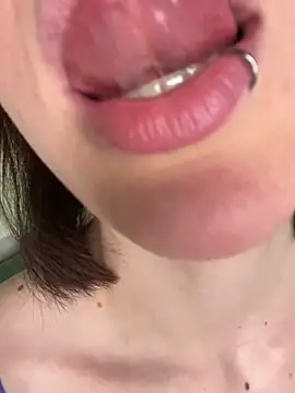 Изображение секс-шоу модели Shy_Vivi