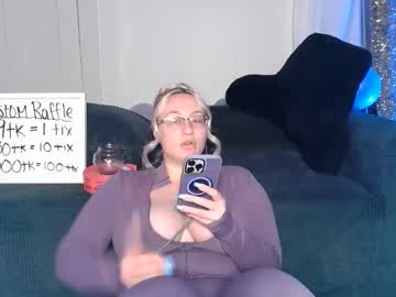 switchykitty's sex show image