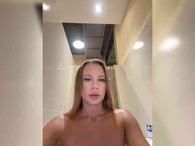 Linnea-67's sex show image