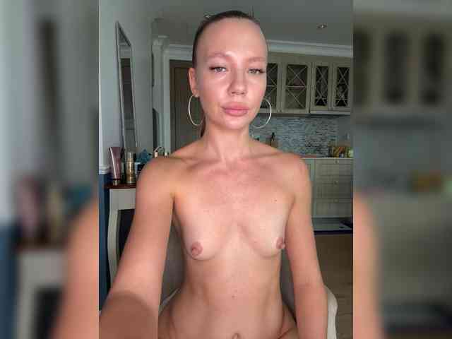 Linnea-67's sex show image