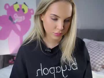 lipswithsmileonthem's sex show image lipswithsmileonthem's sex show image