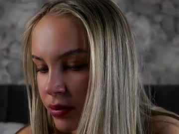Sexshow-Bild von lipswithsmileonthem