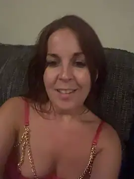 petitehotwife4u's sex show image