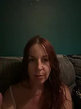 petitehotwife4u's sex show image