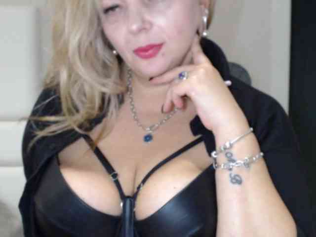 aniutkamau's sex show image