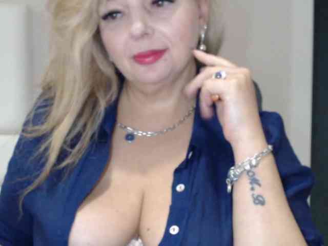 aniutkamau's sex show image