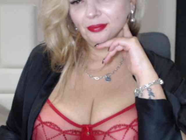 aniutkamau's sex show image