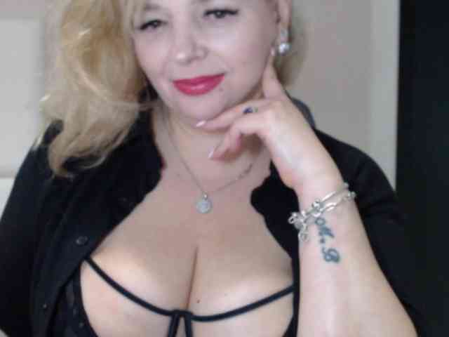 aniutkamau's sex show image