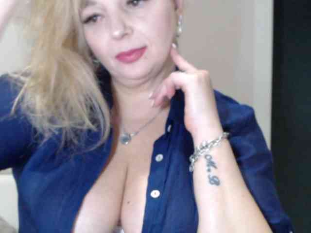 aniutkamau's sex show image