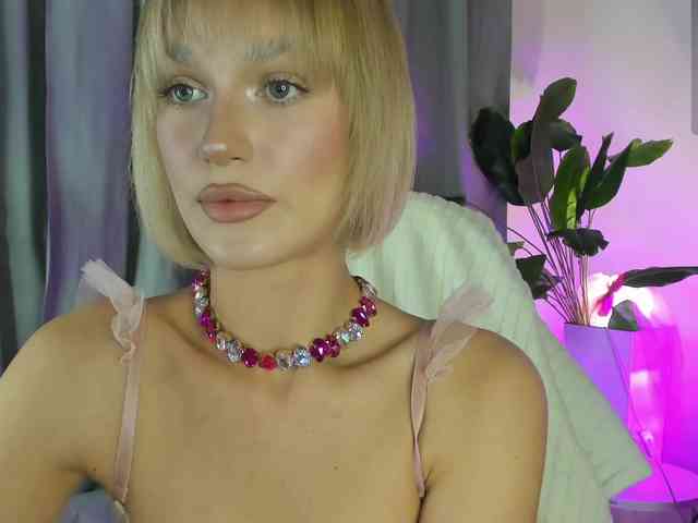 Изображение секс-шоу модели IceStrawberry