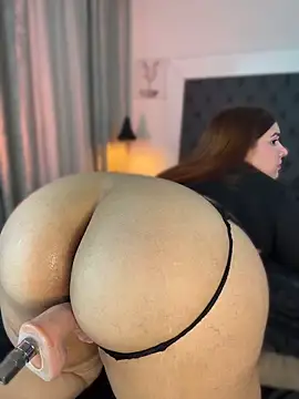 Soyamelia_99's sex show image