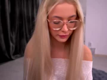 kyliejoyce's sex show image