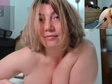 deafhugetits_110e's sex show image