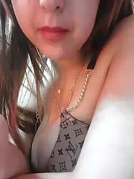 LouNa-Horny-'s sex show image