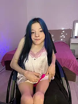 MiniSophiaa's sex show image