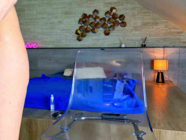 foxxy-milf's sex show image