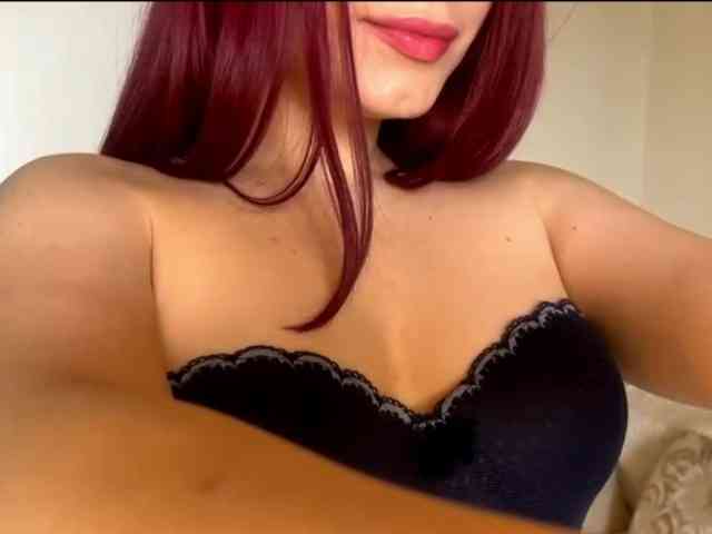 Изображение секс-шоу модели CristieHas Изображение секс-шоу модели CristieHas