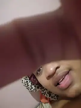 Mia_peituda's sex show image